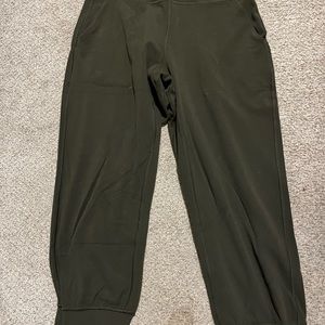 Align Capris - green size 8